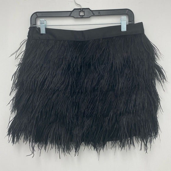 Express ostrich feather skirt with beaded waistband - Picture 2 of 10
